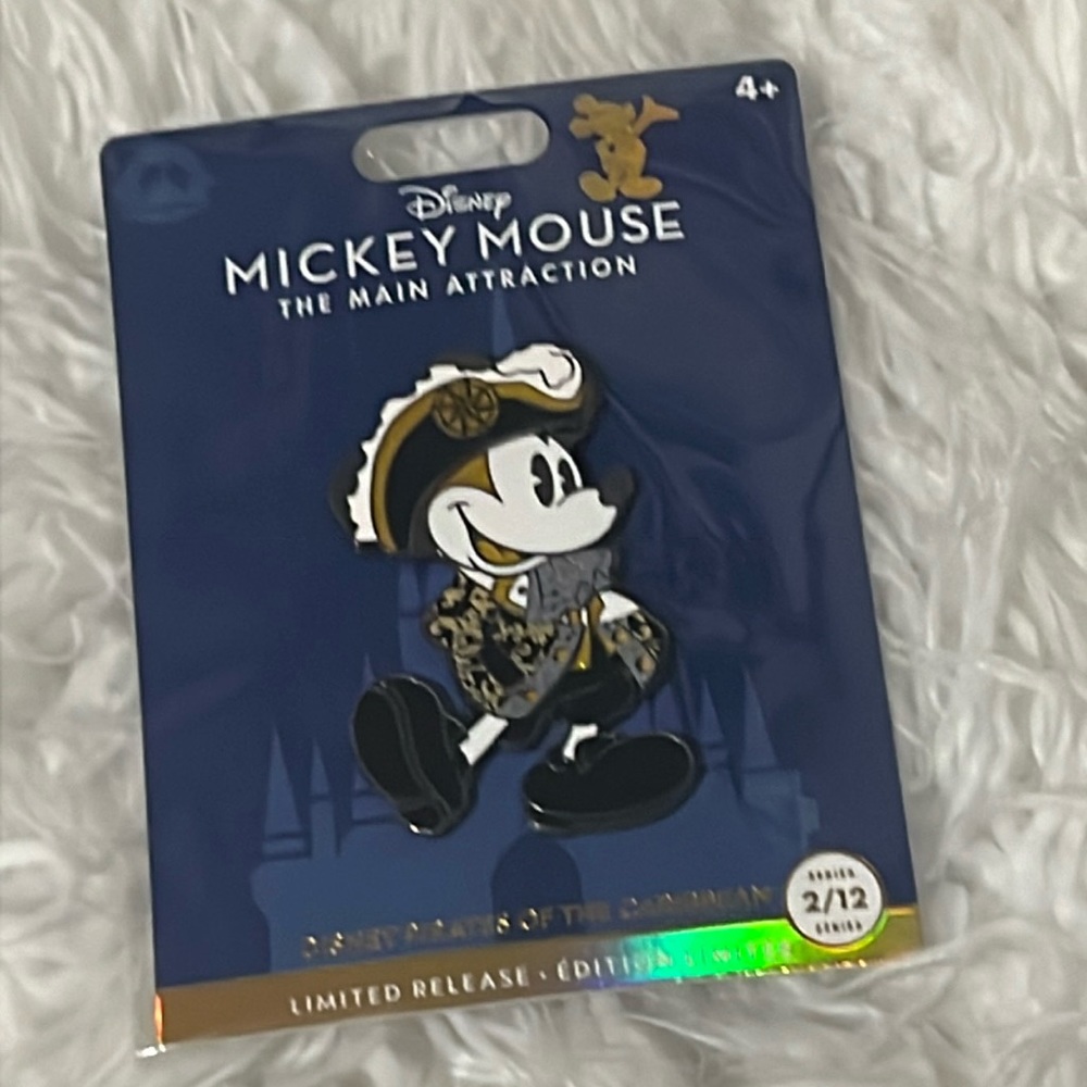 NWT Mickey Mouse The Main Attraction Pirates of Caribbean pin